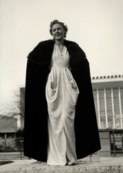 Mannequin en robe de soirée, création de la maison de couture "Graldi"