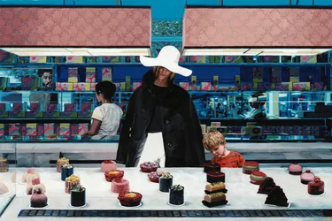 Bar sur le site des Folies-Bergère, vers 2021 (peinture acrylique sur papier)