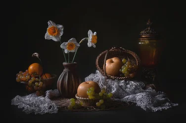 Nature morte aux jonquilles et aux fruits