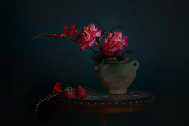 Nature morte florale sombre