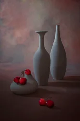 Élégante nature morte aux cerises