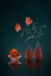 Élégant motif floral sombre