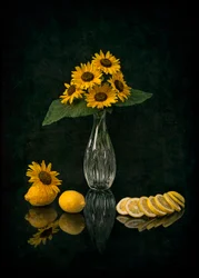 Élégante nature morte aux tournesols
