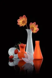 Nature morte lumineuse aux vases