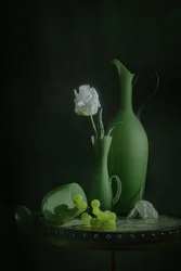 Nature morte verte mélancolique