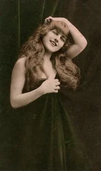Femme, vers 1918