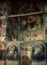 Iconostase et abside, fresques peintes en 1313