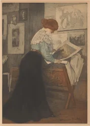 Femme devant un présentoir à gravures