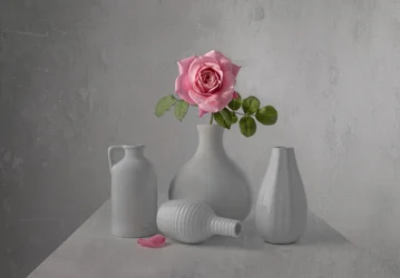 Nature morte aux roses roses délicates