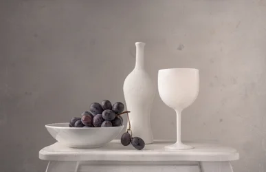Raisins et vin minimalistes