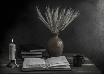 Lecture au calme à la lueur des bougies