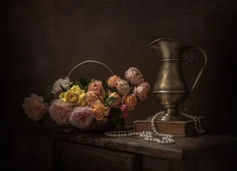 Nature morte aux roses anciennes