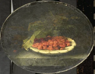 Nature morte avec des fraises dans un bol blanc