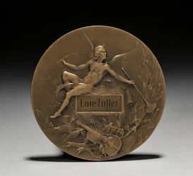Médaille présentée à Loïe Fuller par le gouvernement français : Allégorie de la musique (revers)