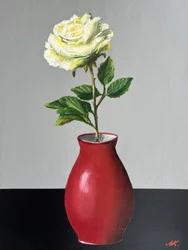 Une rose blanche dans un vase rouge