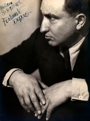 Portrait du peintre futuriste Fortunato Depero pris le 8 mars