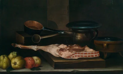 Nature morte de cuisine avec des casseroles, des poêles, des pommes et un gigot de porc