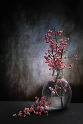 Nature morte aux baies roses
