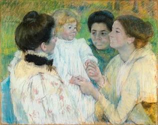 Femmes admirant un enfant