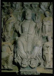 Détail du Portique de la Gloire représentant le Christ en majesté