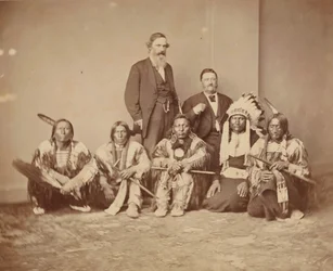 Général J. E. Smith et Indiens