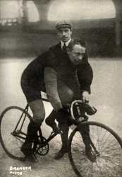 Portrait du cycliste belge Julian Van Der Born ( 1872 ,  ) (photographie)