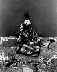 Henri de Toulouse-Lautrec en tenue japonaise, vers 1892