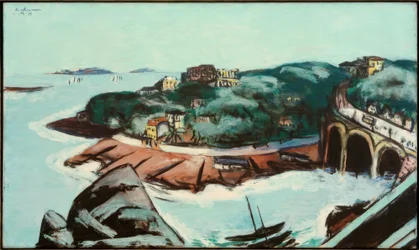 Vue sur les faubourgs au bord de la mer près de Marseille