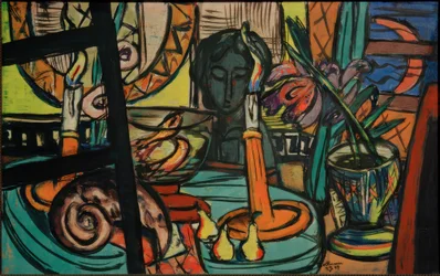 Nature morte avec sculpture noire