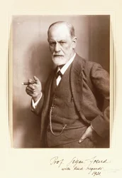 Une photographie signée de Sigmund Freud, c.1921