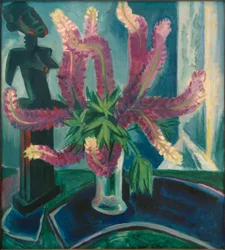 Nature morte avec lupins et figurine africaine