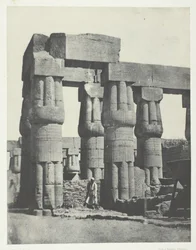 Louqsor, groupe de colonnes dans le palais, Thèbes, 1849-51, imprimé 1852