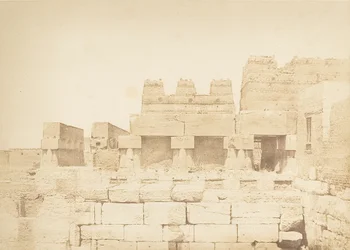 Pigeonniers bâtis sur la colonnade méridionale du palais d