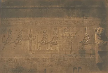 Sculptures sur la façade postérieure du grand temple de Dendérah Tentyris