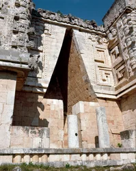 Palais du gouverneur, 6ème siècle