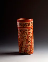 Vase cylindrique polychrome en argile. De Tikal