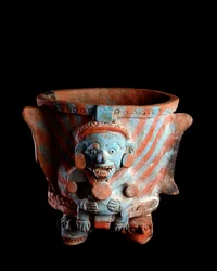Art précolombien, civilisation maya, période postclassique : vase tripode avec encens en argile décoré d