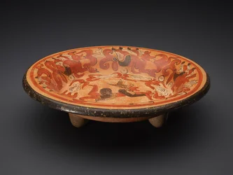 Assiette sur trépied avec Dieu N et Coatimundis, 600-900 apr. J.-C.
