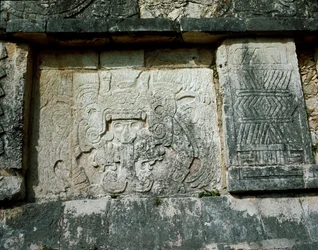 Plateforme de Vénus dans la Grande Place, 750-1200