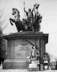 Monument du pont de Westminster, Londres, 1926-1927
