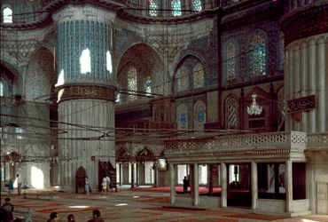 Art ottoman : vue intérieure de la Mosquée Bleue construite entre 1609 et 1616