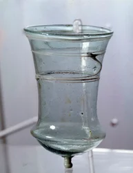 Art mérovingien : verre. Gaule, VIe siècle. Musée d