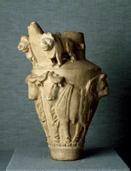 Art mésopotamien: vase rituel en calcaire avec taureaux et lions. H. 30,2 cm Du site d