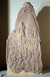 Mésopotamie : stèle en grès rouge de la victoire de Naram-Sin. Période d