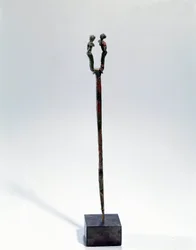 Art oriental : épingle à tête décorée de deux personnages. Objet en bronze, vers 3300 - 3200 av. J.-C. (période d
