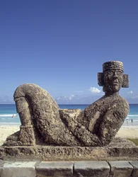 Copie de la statue de Chac-Mool de Chichen-Itza, Yucatan, vers 987-1185 av. J.-C. (calcaire)