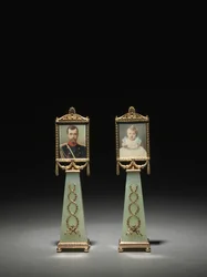 Miniatures encadrées : Portrait du Tsar Nicolas II et Portrait de la Grande-Duchesse Olga, firme de Peter Carl Fabergé