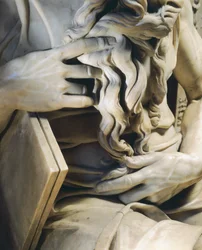 Mains de Moïse, détail du tombeau de Jules II, vers 1515, par Michel-Ange, basilique Saint-Pierre, Rome, Italie