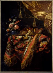 Nature morte Fruits et fleurs posés sur une nappe