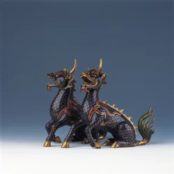Paire de qilin assis (émail cloisonné et bronze doré)